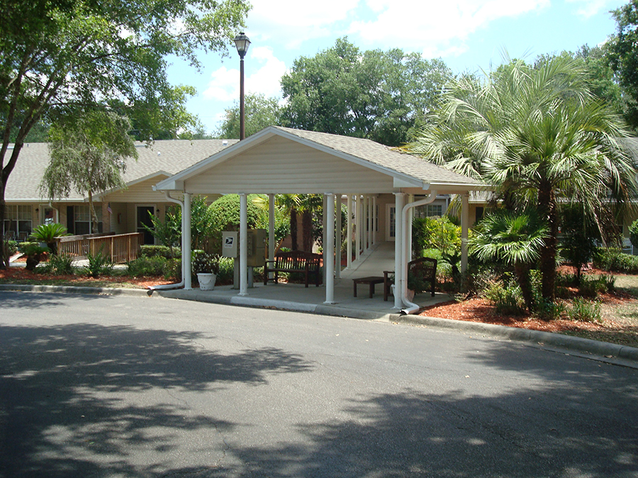 exterior view of the Inverness Club Senior Apartments Homes